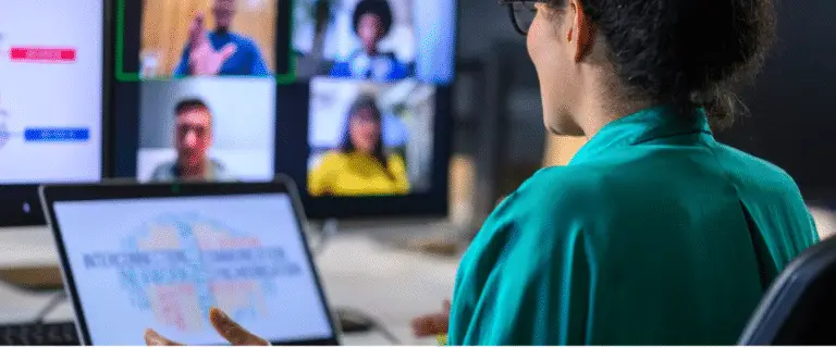 A change manager running a virtual change management meeting